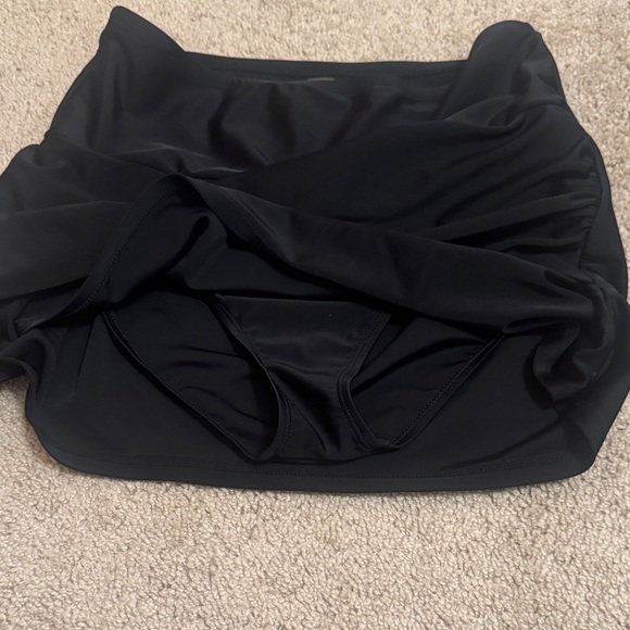 Black High-Waisted swim Skirt - Picture 5 of 5